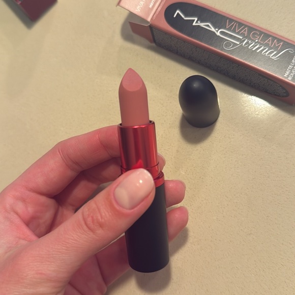 M·A·CXIMAL SILKY MATTE VIVA GLAM LIPSTICK - Picture 8 of 8